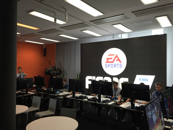 FIFA16-Pre-E3-Event-Room