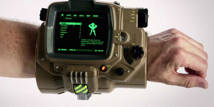 Fallout-4-Pip-Boy-Edition-Hand-Wrist
