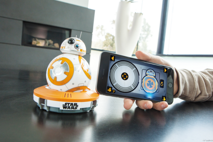Star-Wars-BB-8-Driod-with-Phone